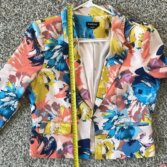 Bebe Colorful Floral Blazer Woman’s size 8 - Picture 9 of 10